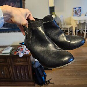 Black leather booties W6.5